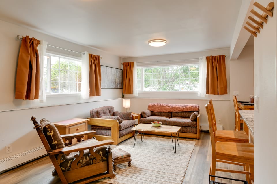Anchorage Group Getaway! Close to Chugach Trails House in Anchorage