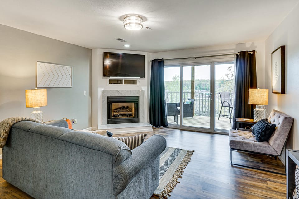 Beach, Boat Slip, Views! Lake of the Ozarks Condo Apartment in Osage Beach