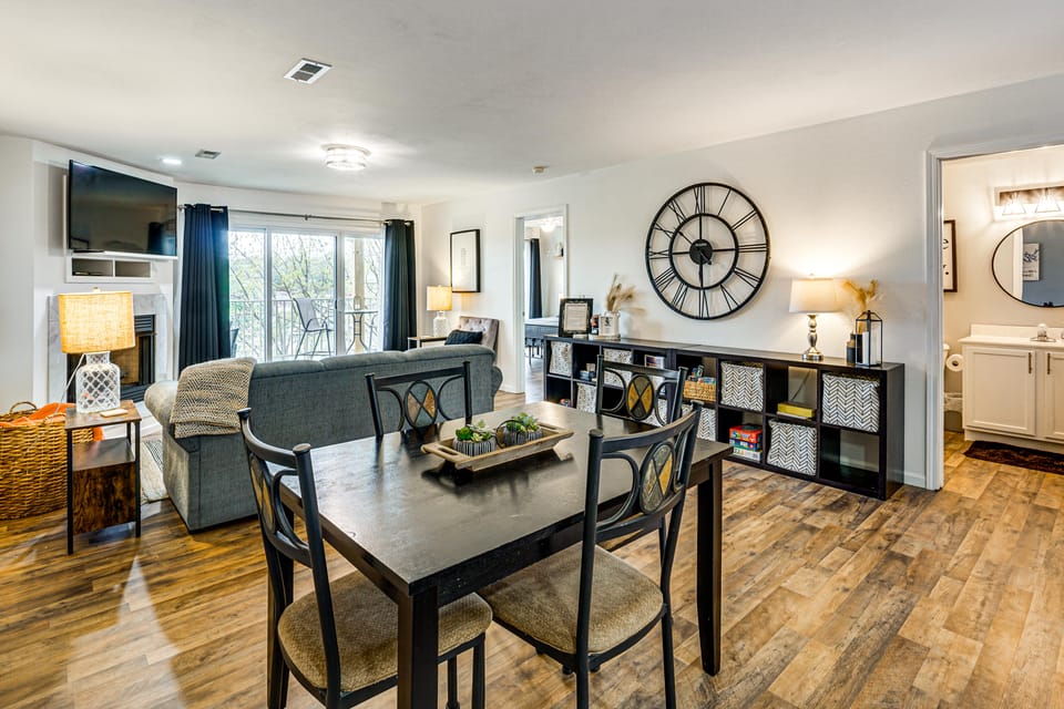 Beach, Boat Slip, Views! Lake of the Ozarks Condo Apartment in Osage Beach