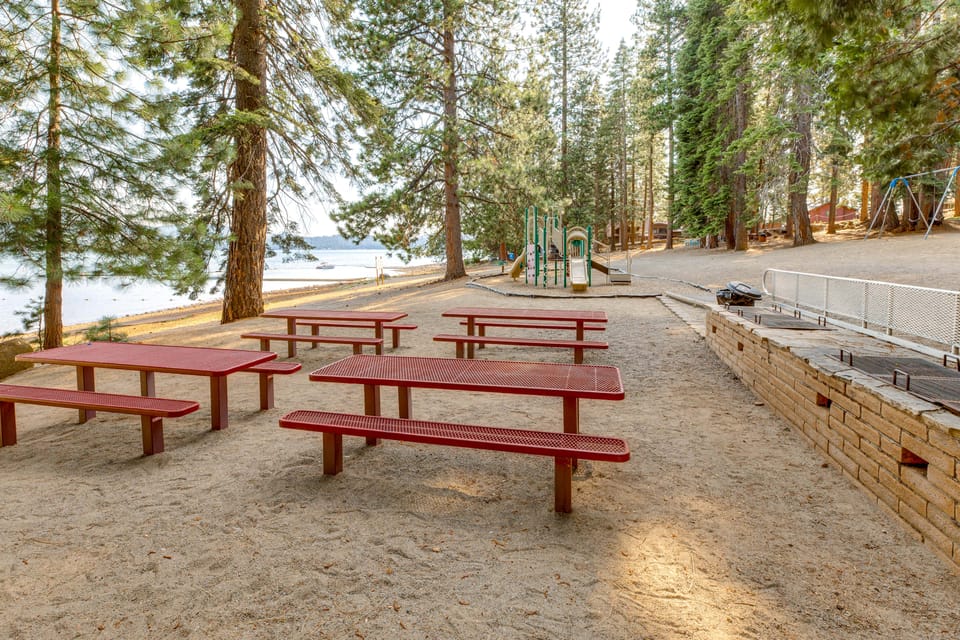 Near Beaches & Boat Launches! Lake Almanor Getaway House in Lake Almanor