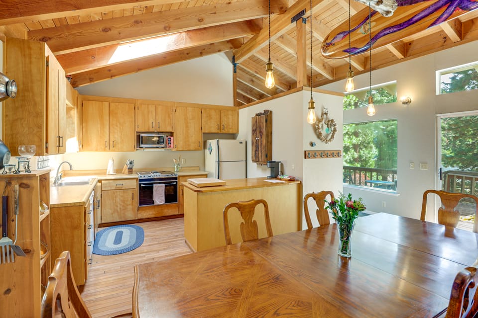 Near Beaches & Boat Launches! Lake Almanor Getaway House in Lake Almanor