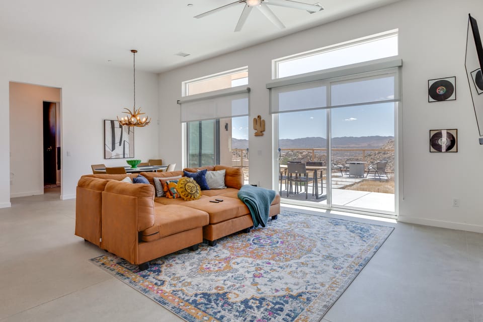 Hot Tub & Views! Contemporary Yucca Valley Retreat House in Yucca Valley