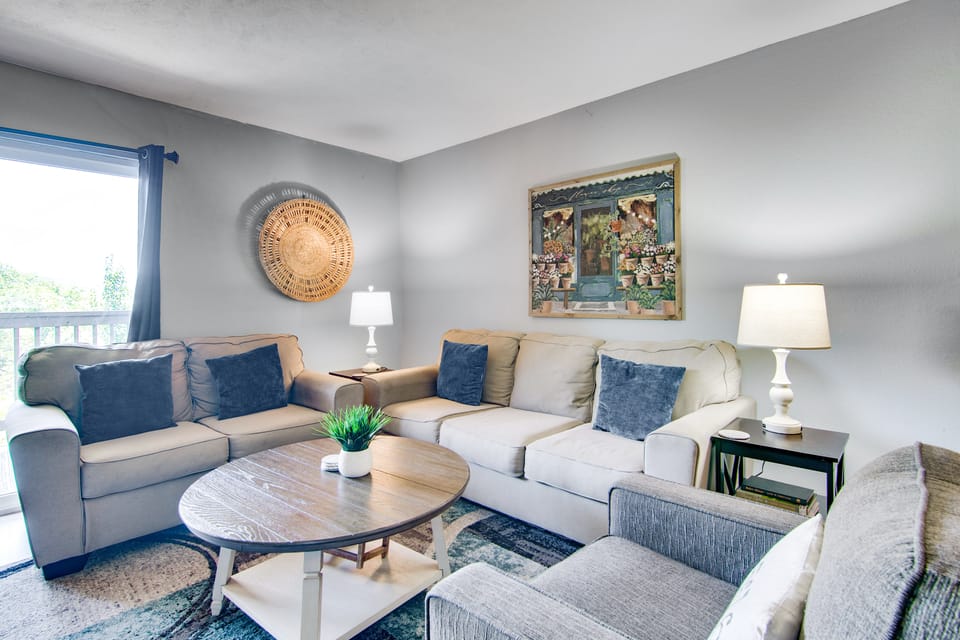 3 Mi to Branson Strip: 2-Unit Gem w/ Pool Access! Apartment in Branson