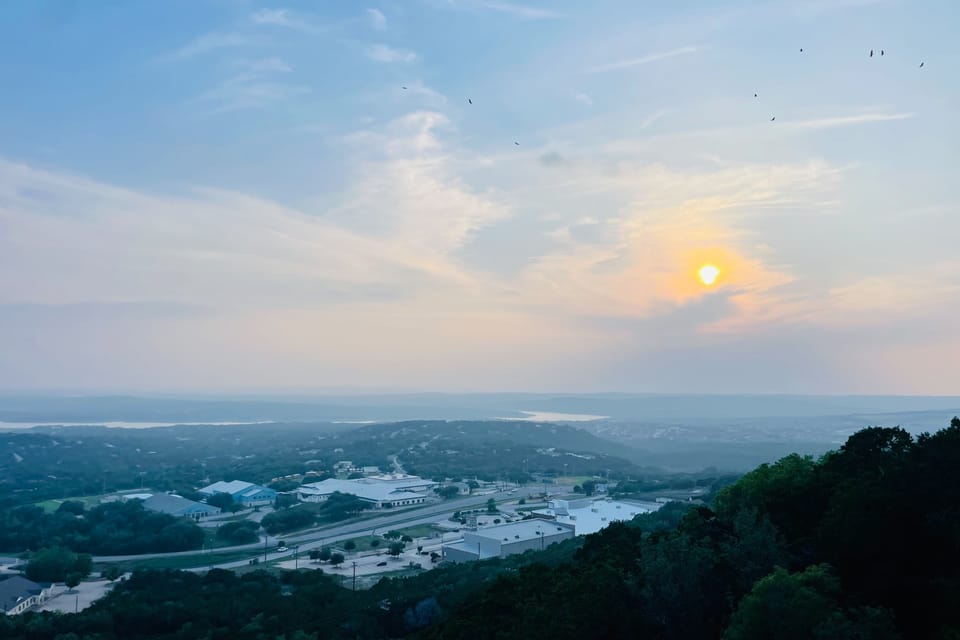 3 Mi to Lake Travis! Group-Friendly Hilltop Haven House in Lago Vista