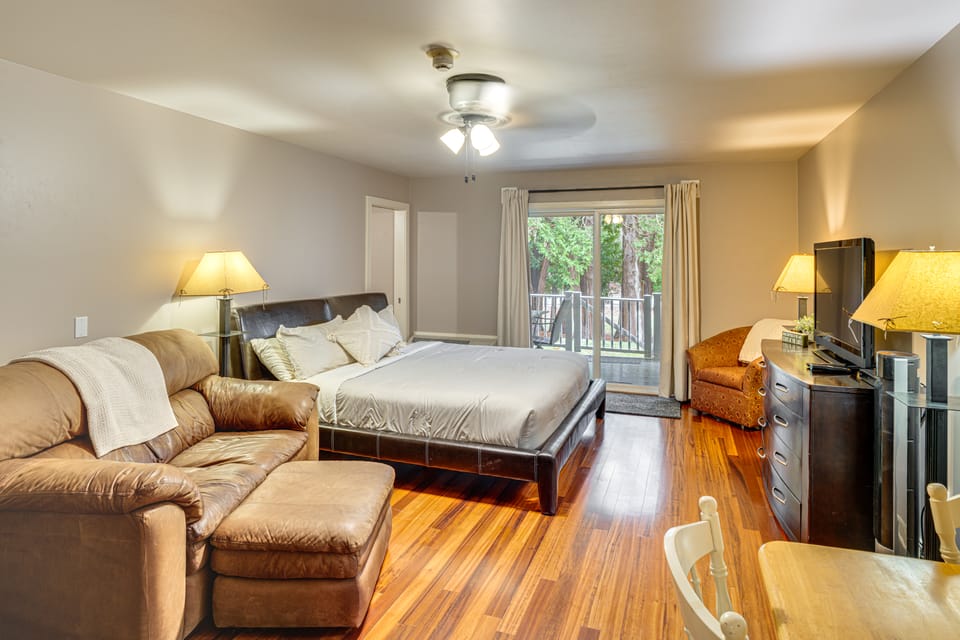 Walkable Lake Escape! Elkhart Lake Condo Apartment in Elkhart Lake