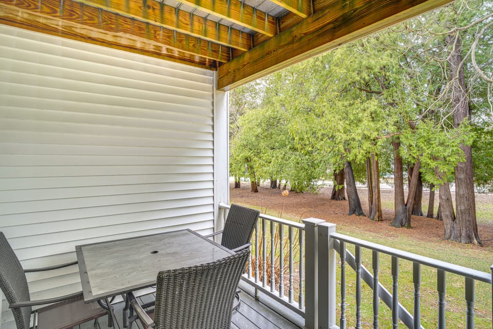 Walkable Lake Escape! Elkhart Lake Condo Apartment in Elkhart Lake