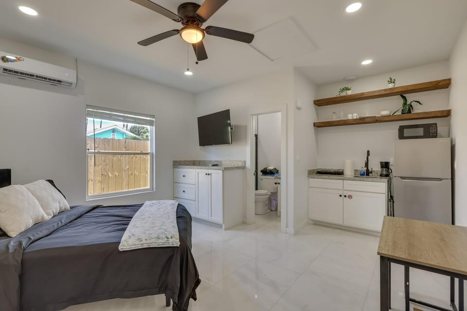 SPI Stay in Entertainment District, Pets Welcome! Apartment in South Padre Island