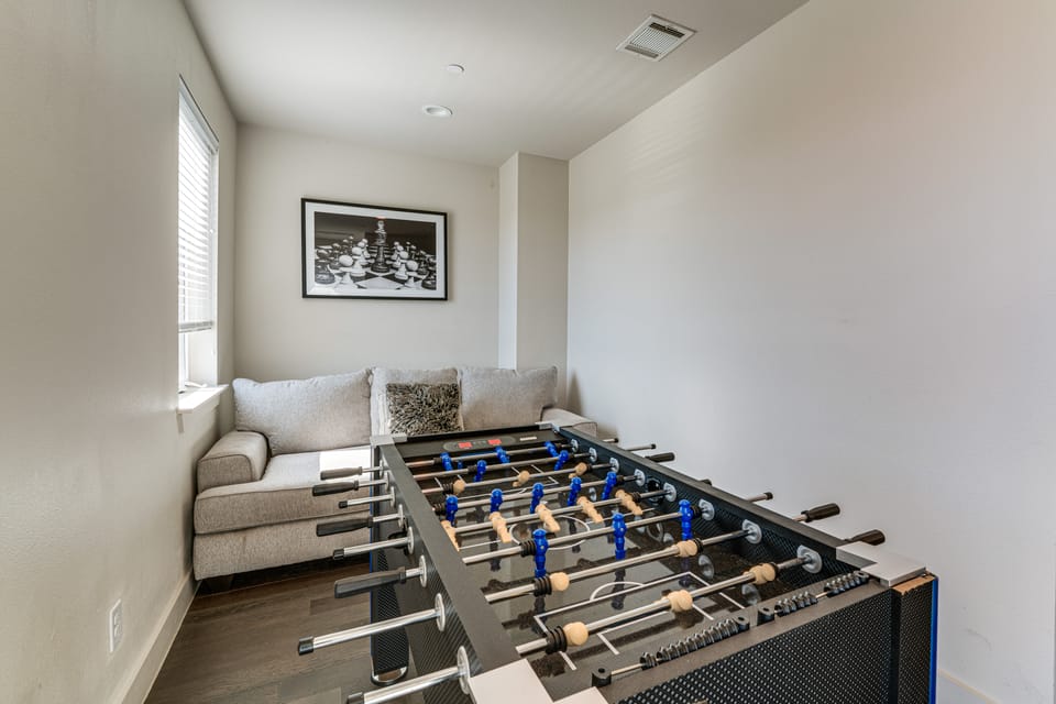 Work & Play! Gem w/ Fire Pit, 3 Mi to Dtwn Dallas Apartment in Dallas
