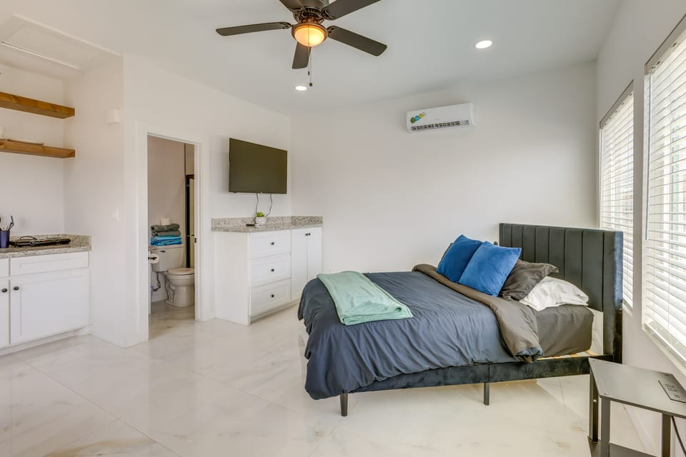Walkable & Modern! South Padre Studio By Beach Apartment in South Padre Island