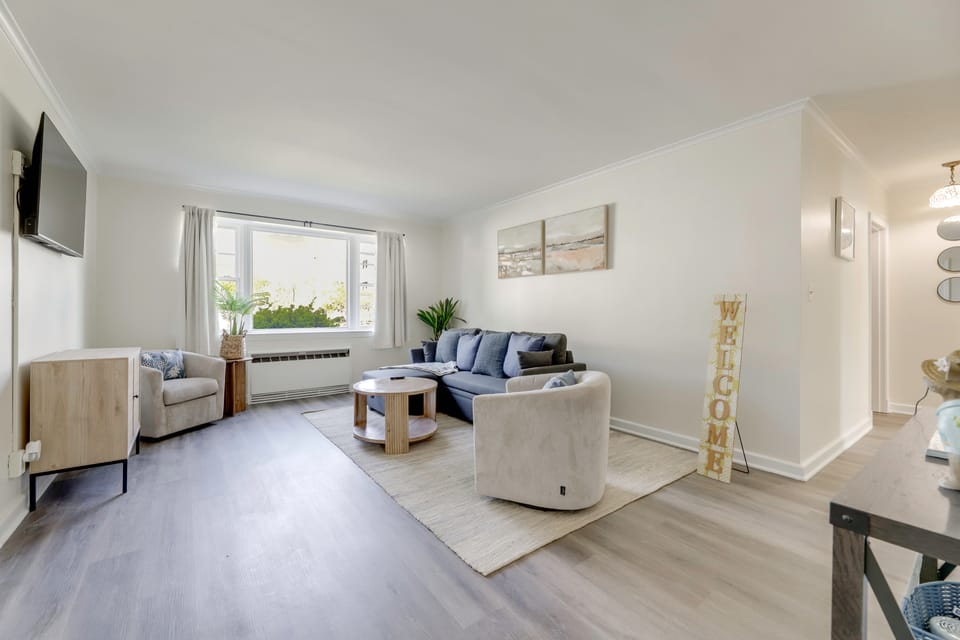 Walk to Parks & Marina! Waterfront Cambridge Condo Apartment in Cambridge