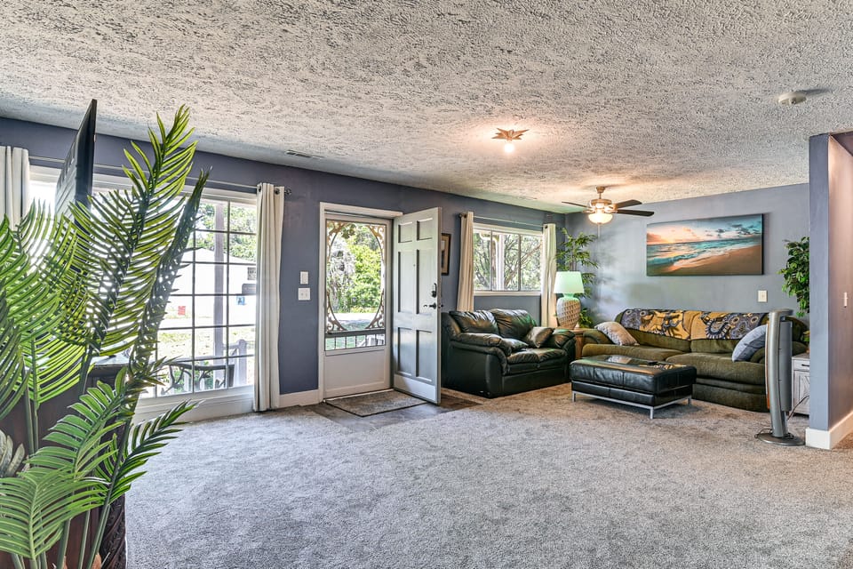 2 Mi to Myrtle Beach Boardwalk: 2 King Beds! House in Myrtle Beach