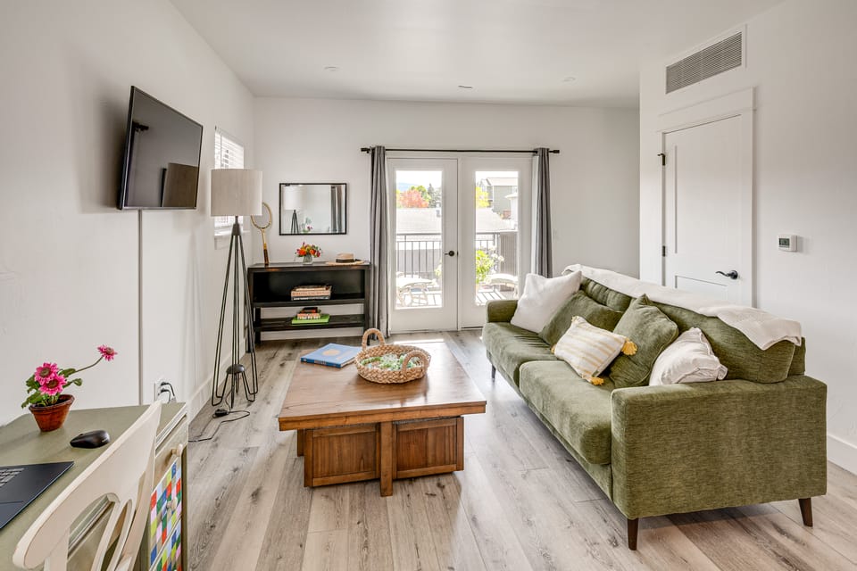 Game Day Hub! 1/2 Mi to MSU & Bobcat Stadium Apartment in Bozeman