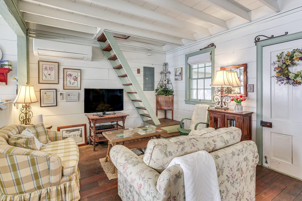 Walk to Wineries: Charming Retreat in Augusta! Apartment in Ozark Mountains