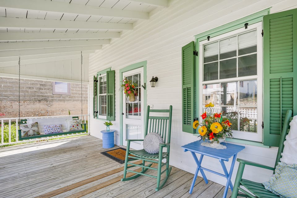 Walk to Wineries: Charming Retreat in Augusta! Apartment in Ozark Mountains