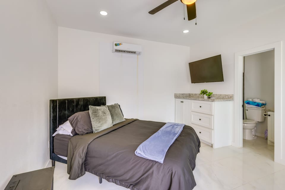 Easy South Padre Beach Retreat w/ Pool Access Apartment in South Padre Island