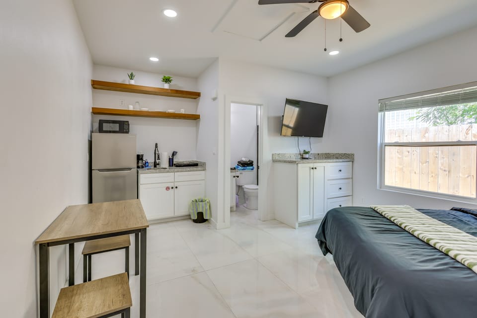 Reel & Relax! Pet-Friendly SPI Stay Next to Beach Apartment in South Padre Island