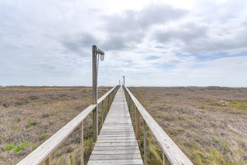 2 Oceanfront Homes w/ Surfside Beach Access! House in Brazoria County