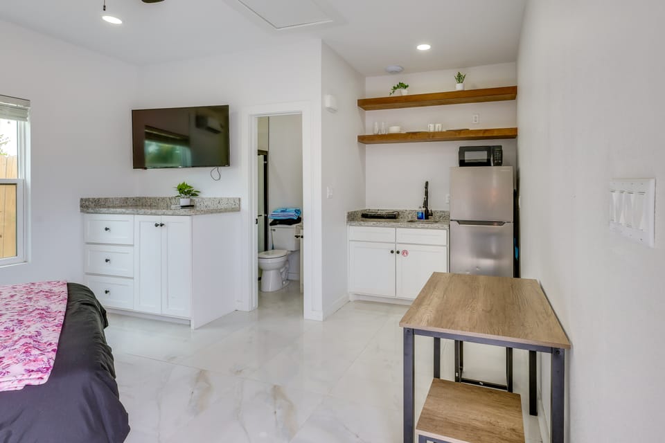 Groups Welcome! SPI Studio on Multi-Unit Property Apartment in South Padre Island
