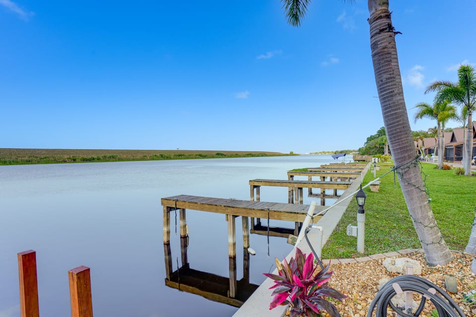 Dock & Views! Waterfront Cabin on Lake Okeechobee House in Lake Okeechobee