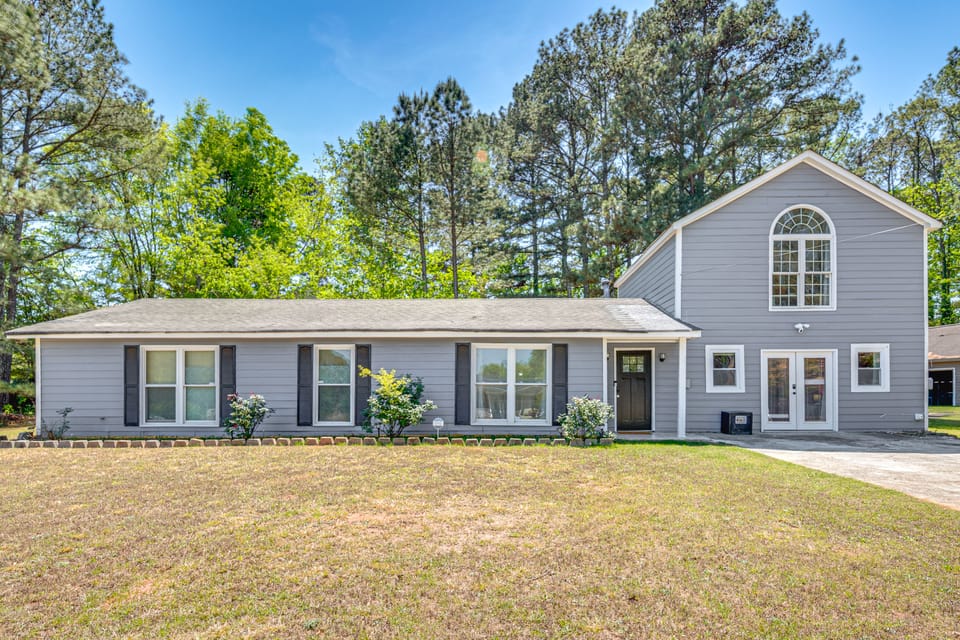 Explore ATL! Cozy Couple's Hideaway in Ellenwood Apartment in Georgia