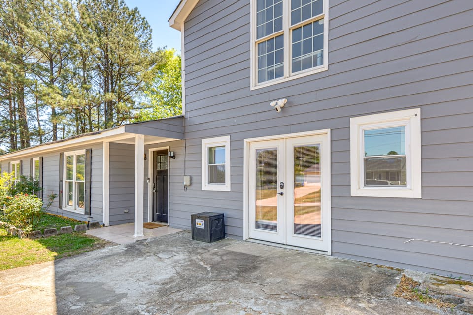 Explore ATL! Cozy Couple's Hideaway in Ellenwood Apartment in Georgia
