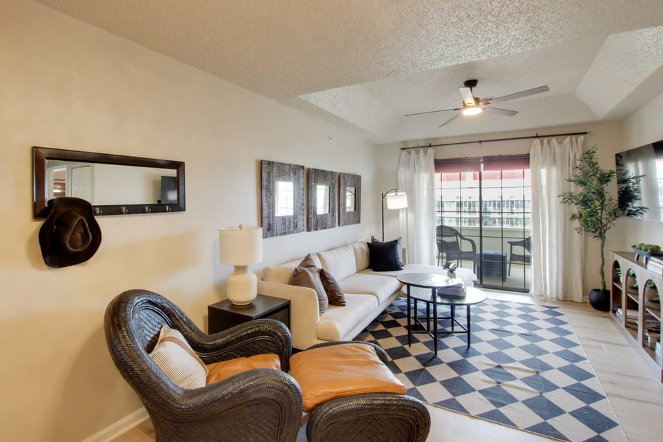 Boutique-Style Condo, Just Outside Overland Park Apartment in Ozark Mountains