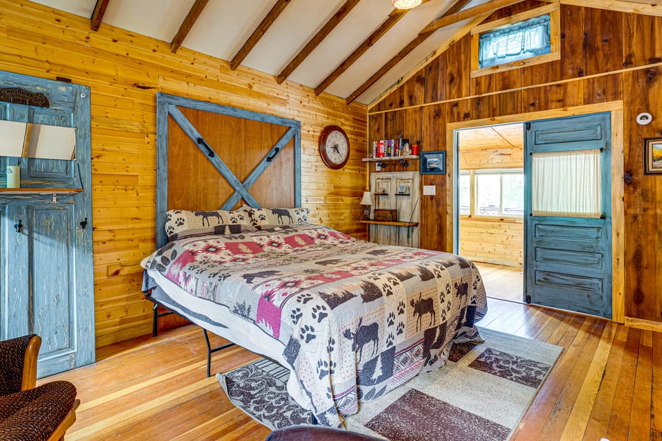 Fish & Hike! Hot Tub Haven 2 Mi to Estes Park House in Rocky Mountain National Park