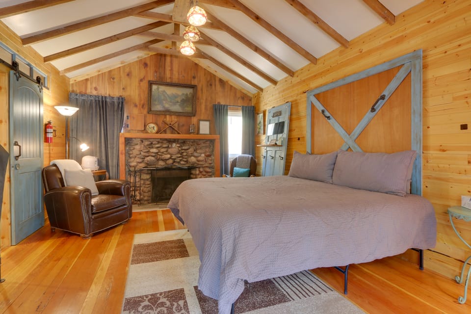 Fish & Hike! Hot Tub Haven 2 Mi to Estes Park House in Rocky Mountain National Park