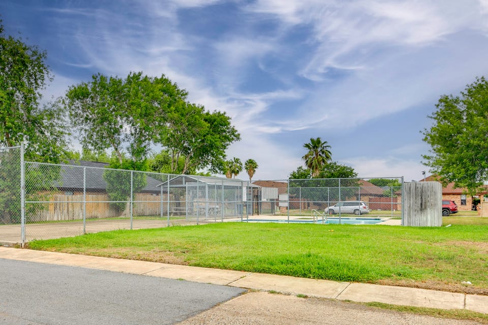 Pool Access & Work-Ready Comforts! Edinburg Apt Apartment in Edinburg