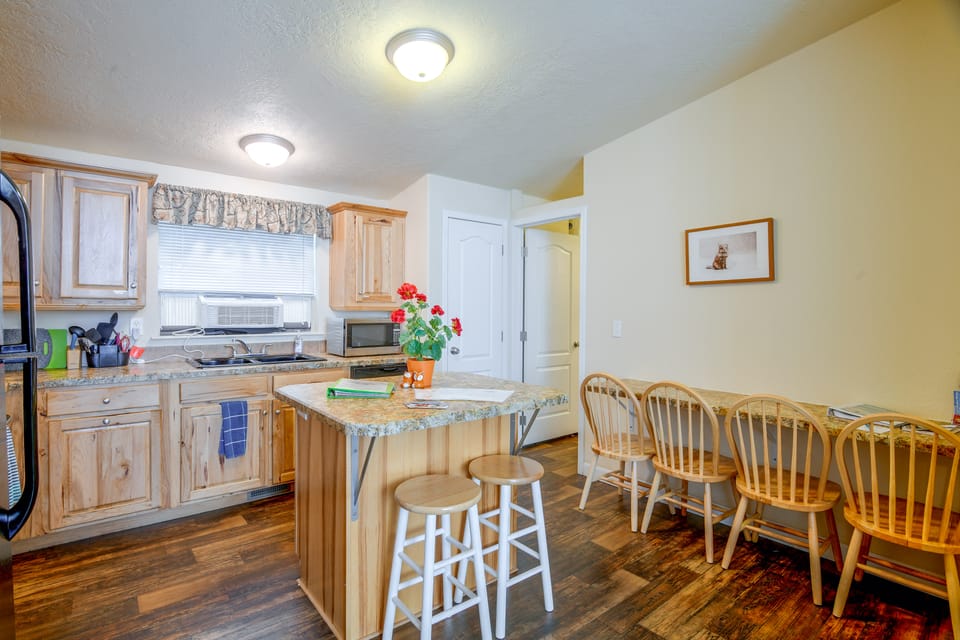 'Fox Cabin' - 6 Blocks to Yellowstone Nat'l Park! House in West Yellowstone