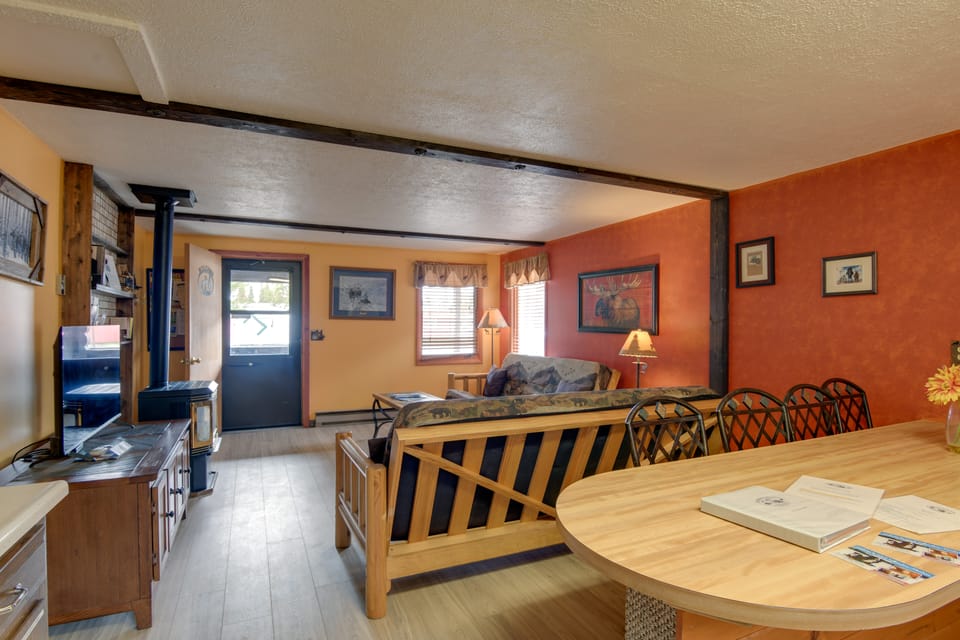 Gateway to Yellowstone! Cabin < 1 Mi to Nat'l Park House in West Yellowstone