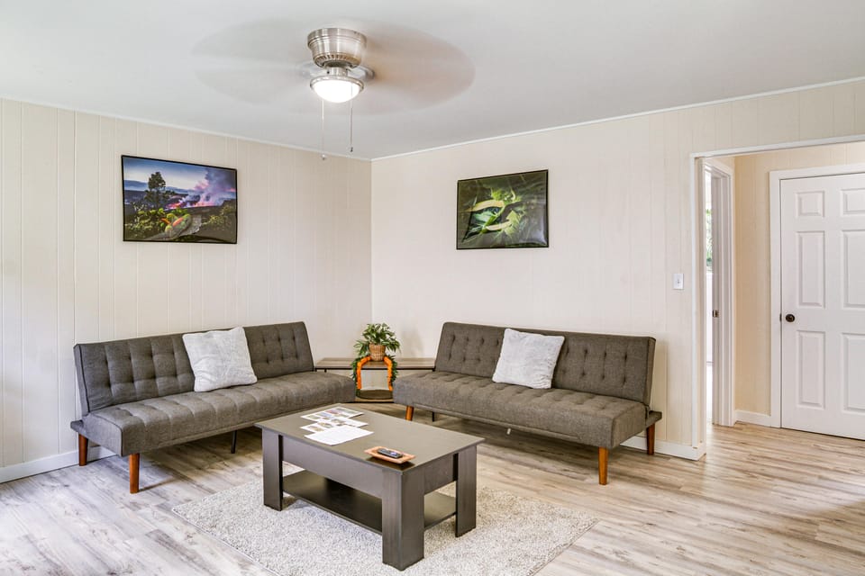 Walk to Dining & Local Markets! Hilo Getaway Apartment in Hilo
