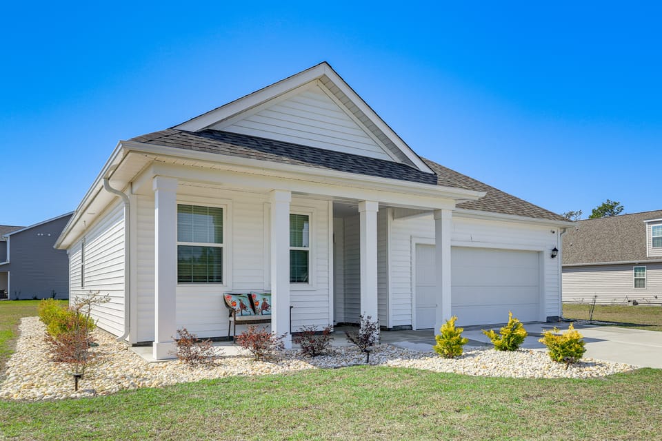Gateway to Emerald Isle! Coastal Gem w/ Golf Cart House in North Carolina