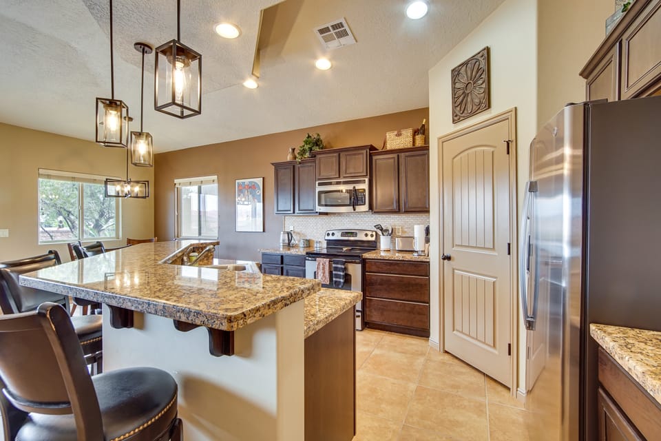 Hike, Golf & Try Your Luck! Mtn-View Mesquite Home House in Mesquite