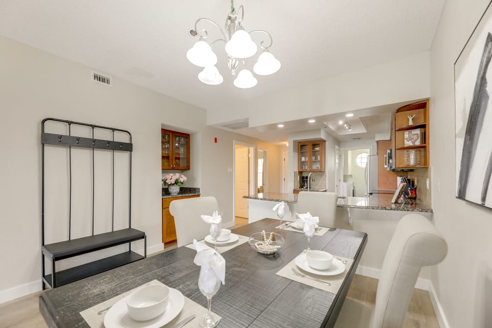 Gem w/ Stunning Lake Travis Views Overlooking Pool Apartment in Lago Vista