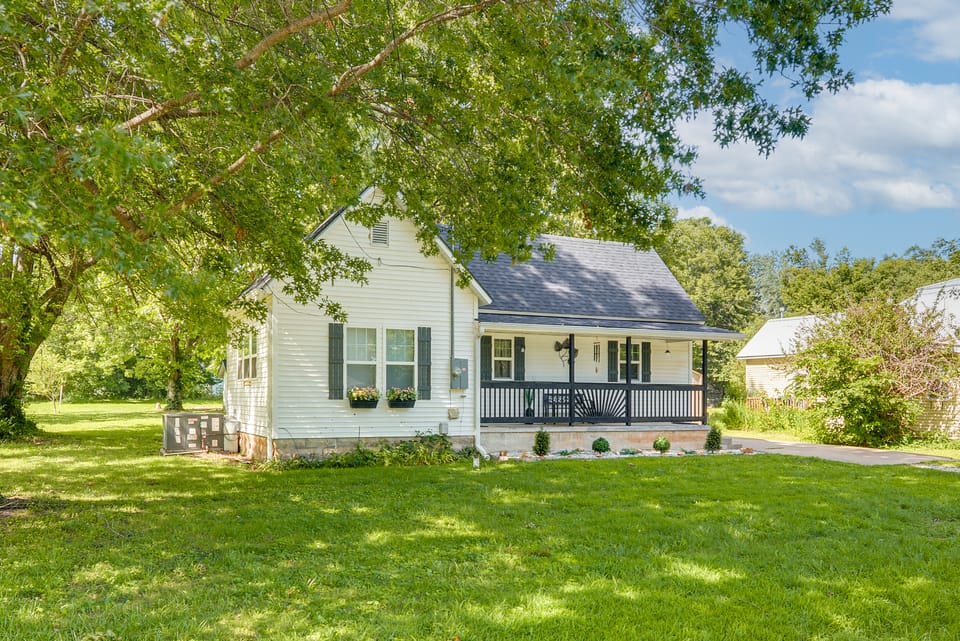 Boho Home w/ Deck & Yard in Republic, Pets Welcome House in Missouri