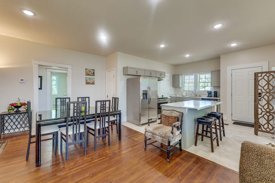 Walk to Amphitheater, BJCC & Stadium: 1920s Gem! House in Birmingham