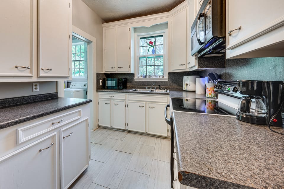 Private Deck & Yard: Pet-Friendly Noble Getaway House in Toledo Bend Reservoir