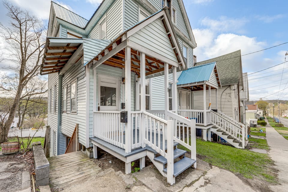 1 Mi to Erie Canalway Trail! Condo w/ Grill Apartment in Adirondack Mountains