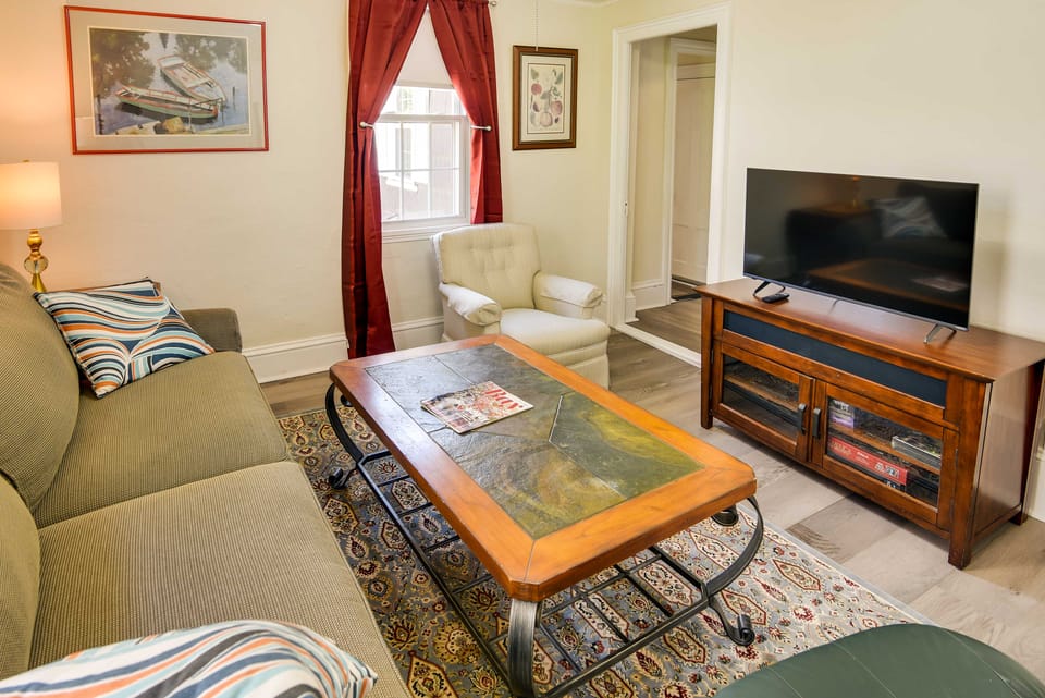 Walk to Warren Beach! Historic Building w/ 2 Units Apartment in Warren