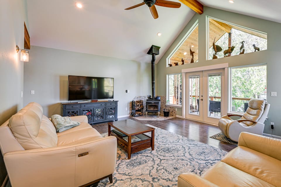 Private Beach & Hot Tub! Family Gem on Puget Sound House in Puget Sound