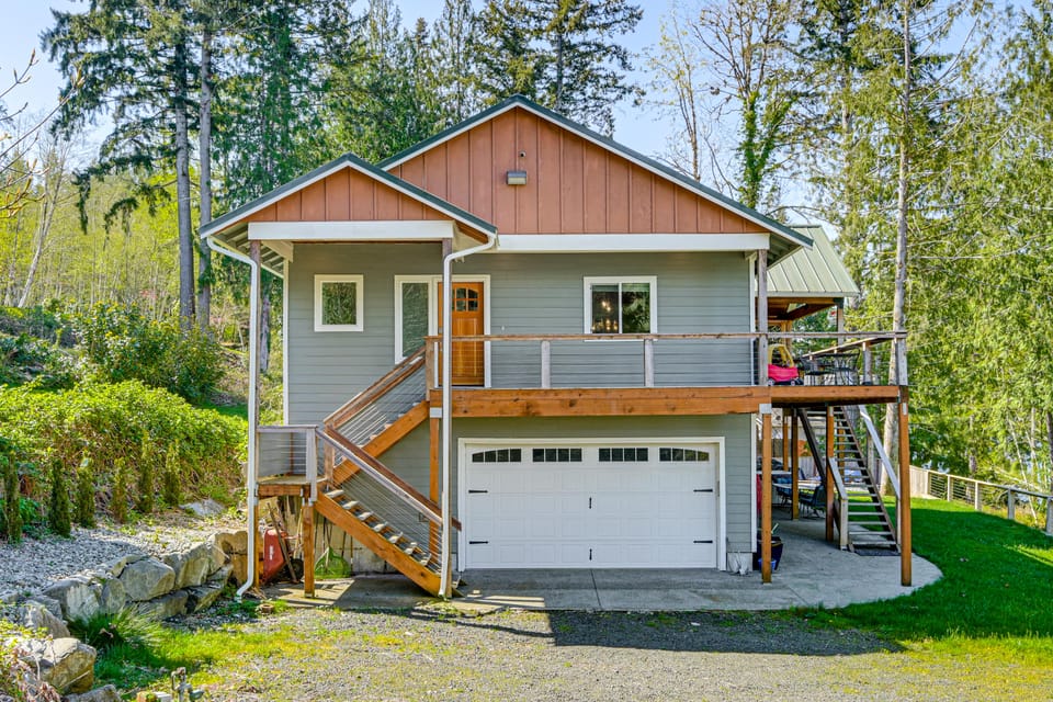 Private Beach & Hot Tub! Family Gem on Puget Sound House in Puget Sound