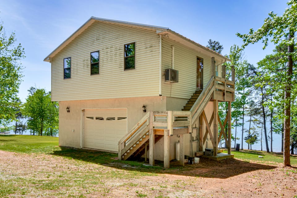 6 Mi to South Cove Boat Ramp! Lake Keowee Escape House in Lake Keowee