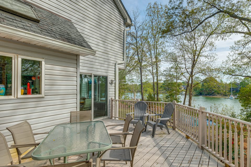 'Almost Heaven' Coan River Waterfront Home & Dock House in Maryland