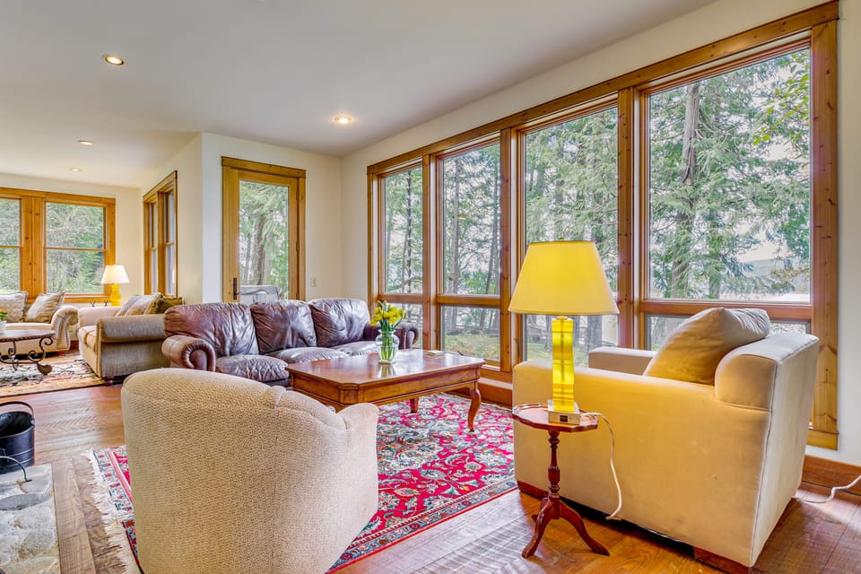 Private Beach & Hot Tub: Eastsound Waterfront Gem House in Washington