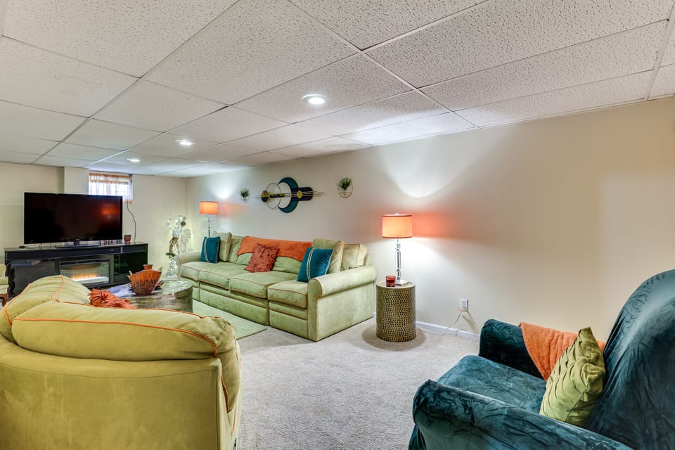 2 Mi to Kauffman Stadium: Charming Couple's Escape Apartment in Kansas City