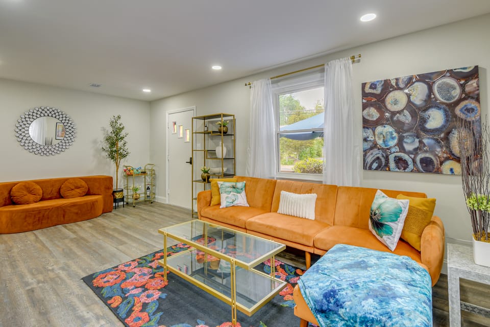 'The Red Door' Stylish Family Home in Falls Church House in Annandale