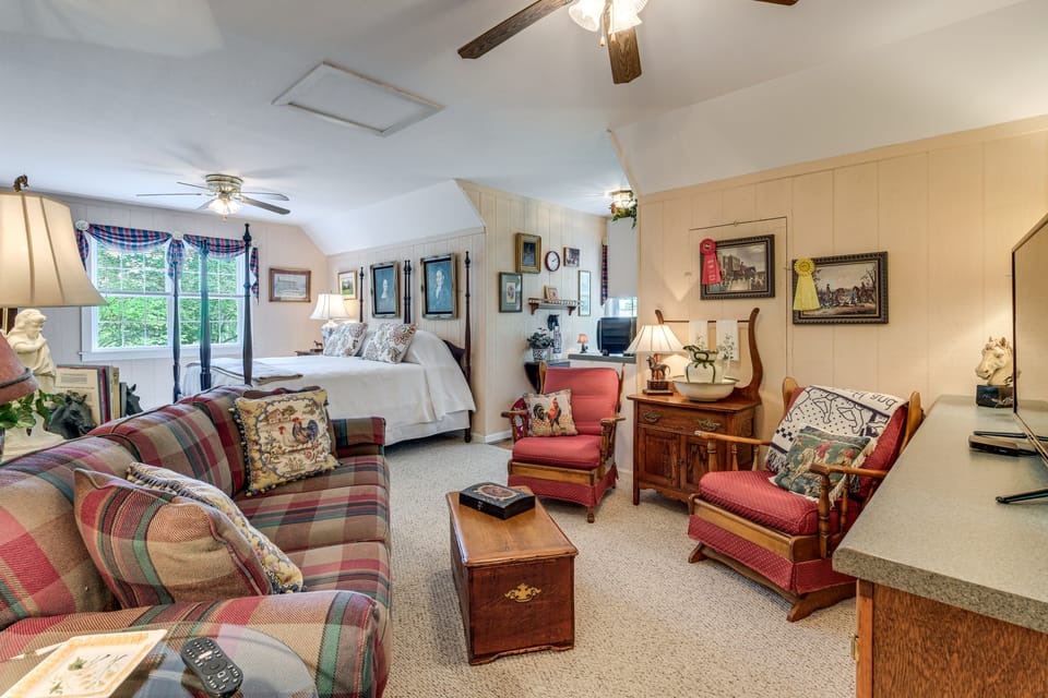 Pool Access! Cozy Couple's Getaway in Kilmarnock Apartment in Virginia