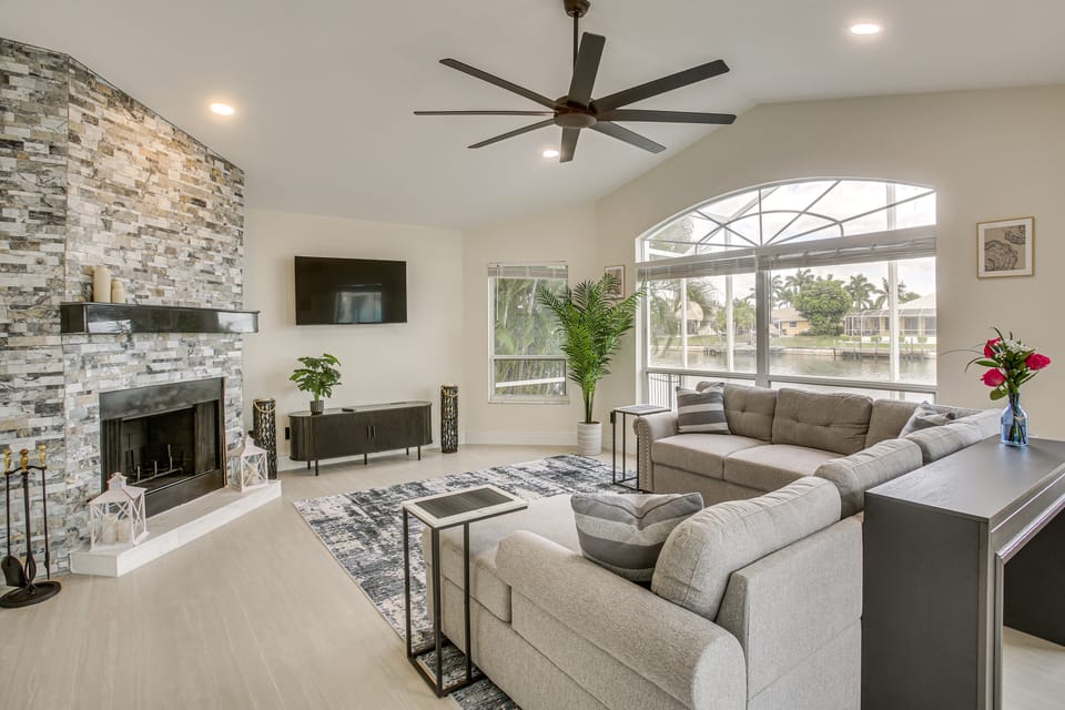 Waterfront Pool Home by Park Pickleball Sleeps 10 House in Cape Coral