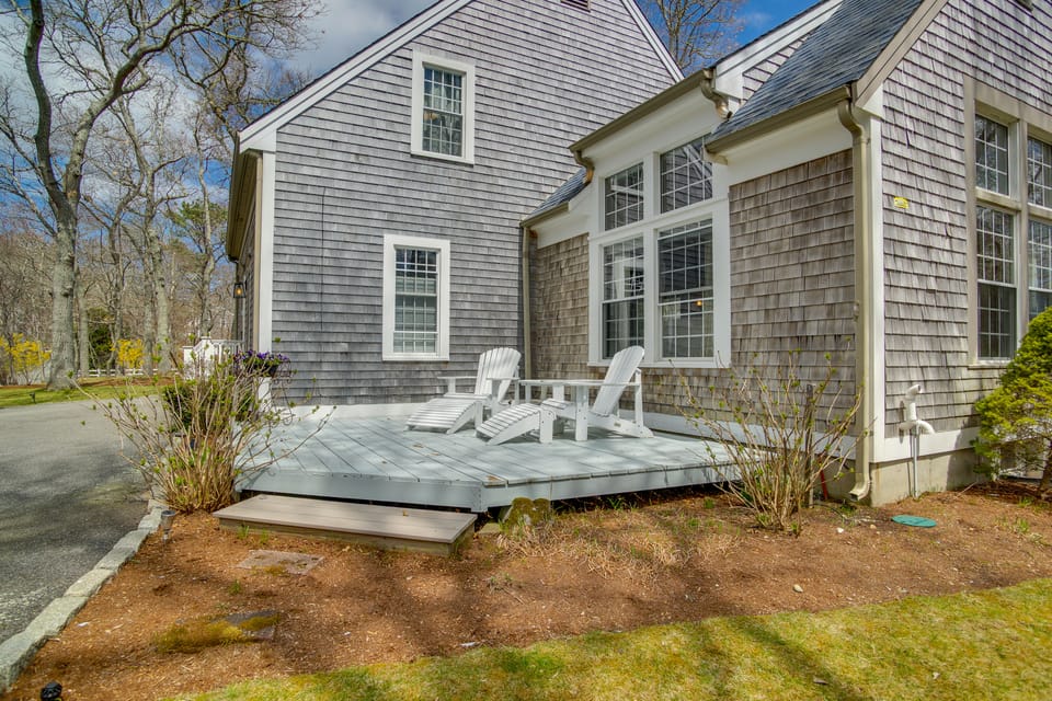 Walk to John's Pond! Family-Friendly Mashpee Home House in Mashpee